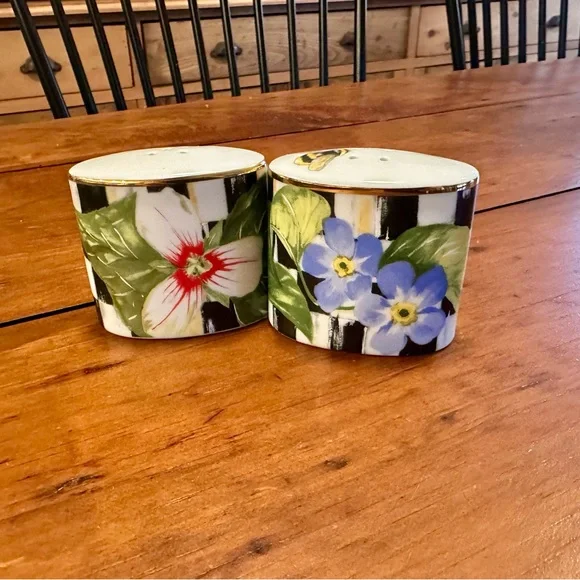 MacKenzie-Childs Black and White salt and pepper shakers - Picture 3 of 4